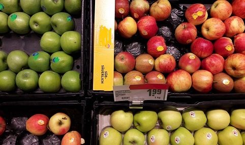 Äpfel im Supermarkt