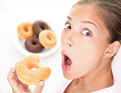 Frau mit Donuts